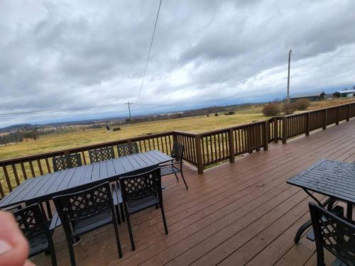 Spacious Family Farmhouse in Lake Tansi (TN)