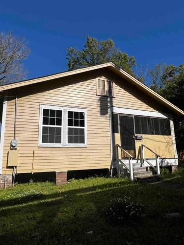 Cozy Yellow Home near LSU and Downtown