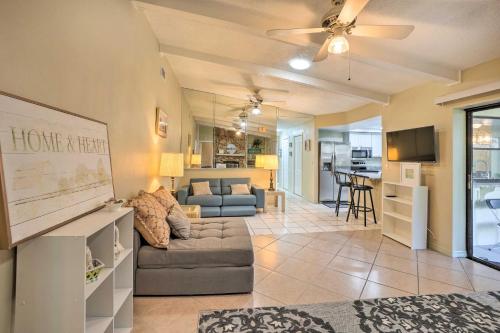 Stunning Retreat about 3 Miles to Pier! in Safety Harbor, Vereinigte Staaten von Amerika