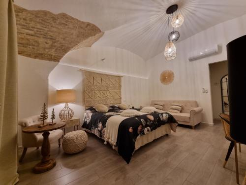 Dimore D'Avalos Boutique bed & breakfast in วาสโต