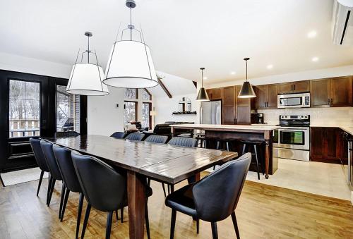 Chalets Alpins- 27 Chemin des Skieurs in Stoneham (QC)