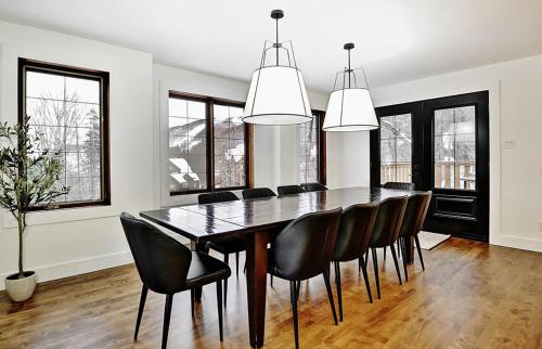 Chalets Alpins- 27 Chemin des Skieurs in Stoneham (QC)