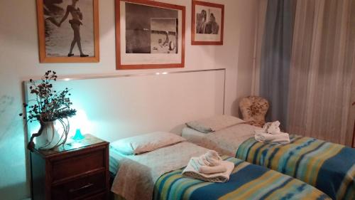 2 twin beds