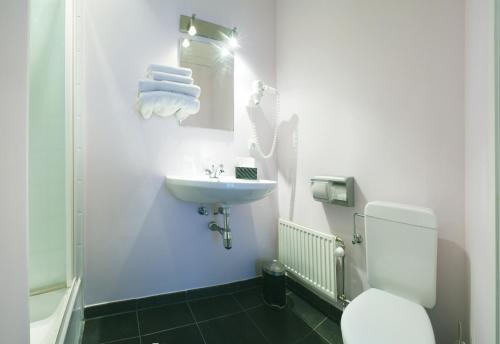 Alpha Hotel - image 13