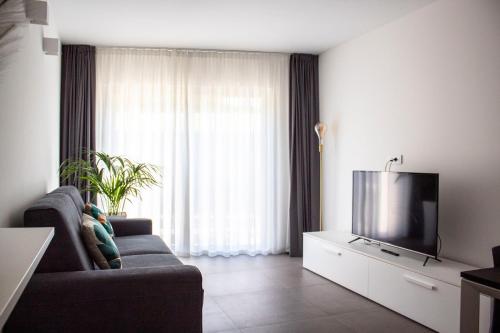 Residence Zangirolami - Luxury Garden and Balcony Apartments 2