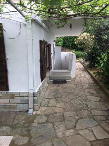 Traditional villa appartment with garden, also for gatherings ,15 minutes from Thessaloniki airport