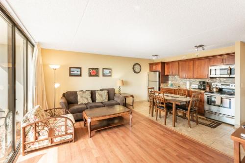 Deluxe 21st Floor Corner Condo with Diamond Head Views - main image