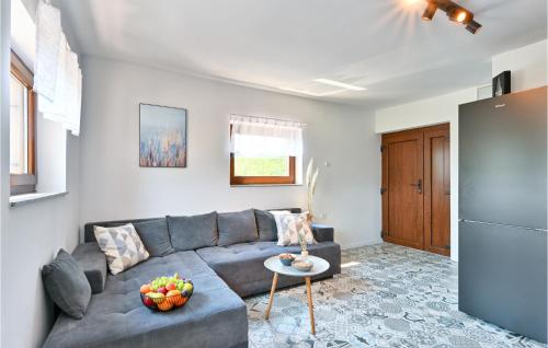 Stunning Home In Kobasicari in Leticani