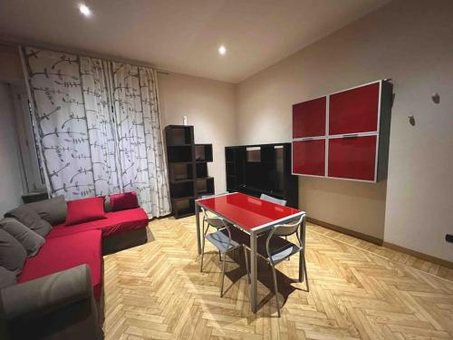  Grazioso bilocale comodo ai servizi, Ferienwohnung in Cuneo