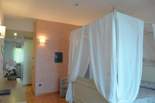 Suite, spa bathtub