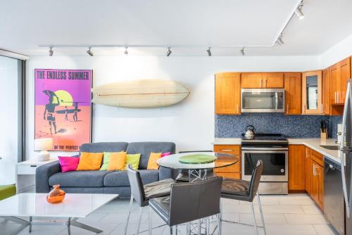 7th Floor Garden View Condo In Walking Distance to Waikiki Beach - main image