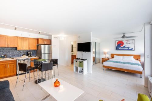 7th Floor Garden View Condo In Walking Distance to Waikiki Beach - image 3