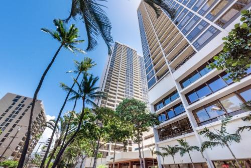 Waikiki Banyan 28th Floor Ocean View Condo - Free parking & WiFi home - main image