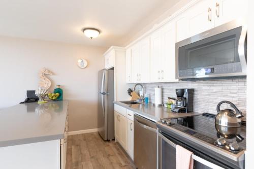 Deluxe 32nd Floor Condo - Gorgeous Ocean Views Free Wifi & Parking! - image 4