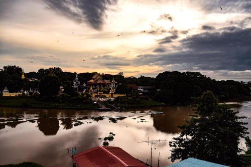 Tharuadaeng Old city Ayutthaya ท่าเรือแดง กรุงเก่า อยุธยา