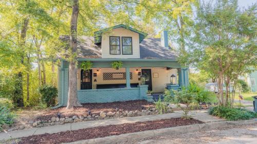 1 mile from UAB Hospitals Amenities Galore And King Bed