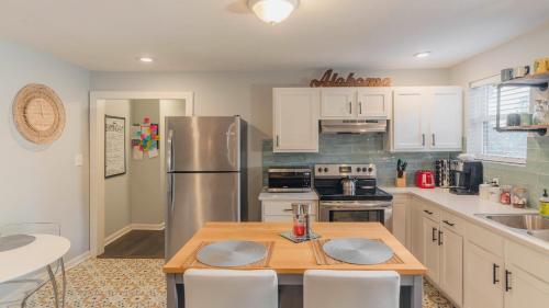 Hip Duplex Near UAB Perfect For Groups Hip Duplex Near UAB Perfect For Groups