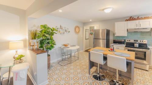 Hip Duplex Near UAB Perfect For Groups Hip Duplex Near UAB Perfect For Groups