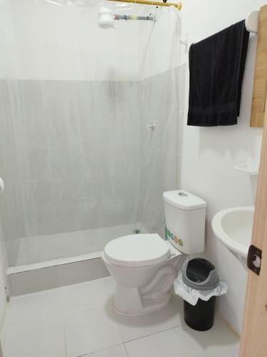 Bathroom, Habitaciones Vellisimo Center in Loja