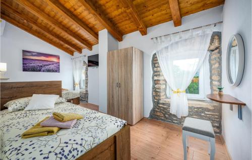 Cozy Home In Brscici With Wifi