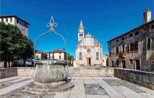 Cozy Home In Brscici With Wifi