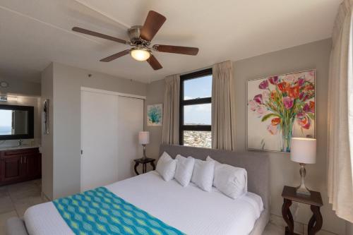 Newly Remodeled Corner Unit at the Waikiki Banyan with Diamond Head Views - image 7