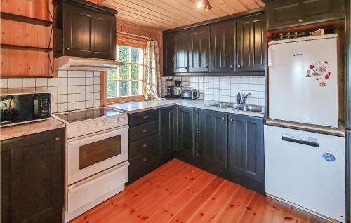 Konyha, 3 Bedroom Awesome Home In Svingvoll in Svingvoll