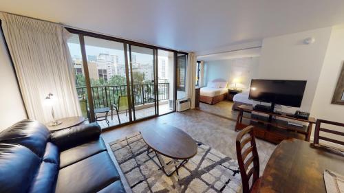 Light & Airy 8th Floor Ocean View Condo with Lanai - main image