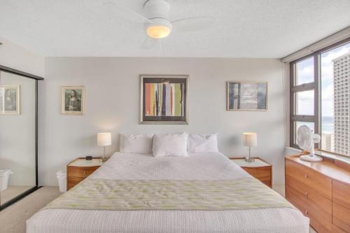 Ocean View Condo on 25th Floor Near Beach & Royal Hawaiian Shopping Center - image 7