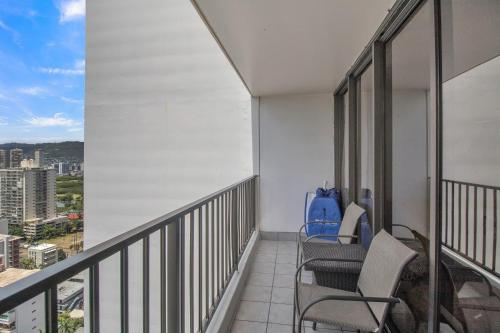 Ocean View Condo on 25th Floor Near Beach & Royal Hawaiian Shopping Center - image 12