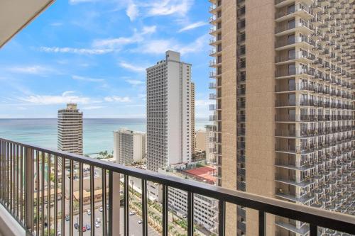 Ocean View Condo on 25th Floor Near Beach & Royal Hawaiian Shopping Center - image 10