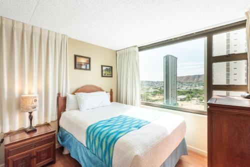 Deluxe 21st Floor Corner Condo with Diamond Head Views - image 14