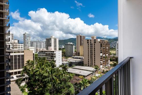 Deluxe 12th Floor Garden View Condo at Waikiki Banyan - image 14