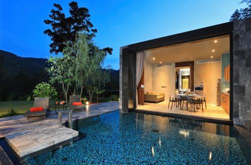 Seclusion in the mountains, villa near Kamala beach