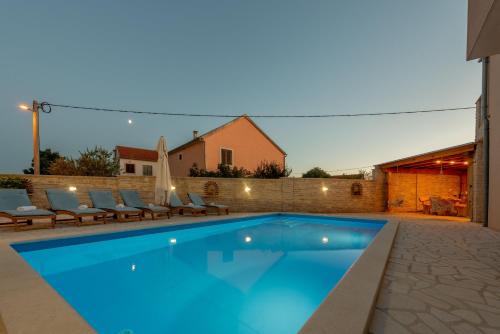 Villa Kamen with private pool