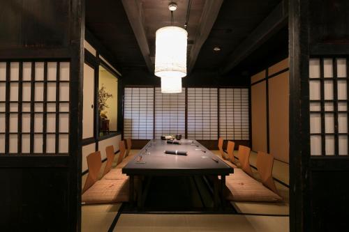 Square 8 - HAKUBA Funny hours