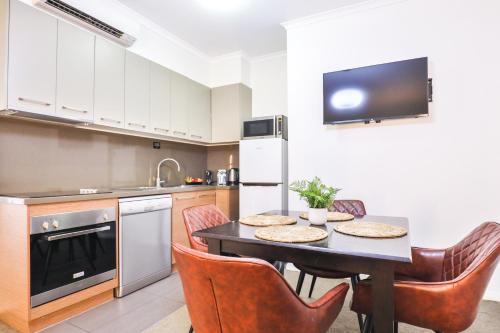 廚房, 盡享安大略公寓 (Indulge Apartments Ontario) in 米爾杜拉