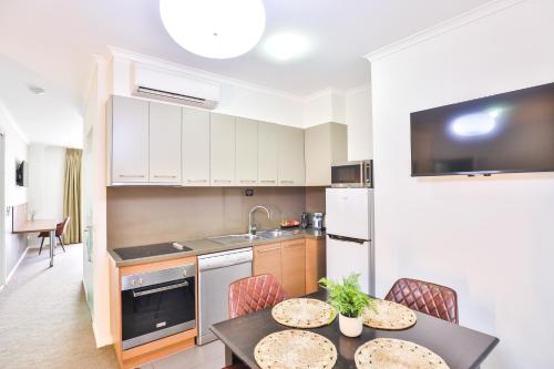 廚房, 盡享安大略公寓 (Indulge Apartments Ontario) in 米爾杜拉