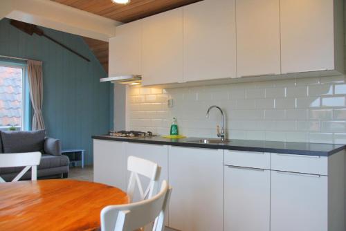 Kitchen, B&B Callantsoog centrum in Callantsoog