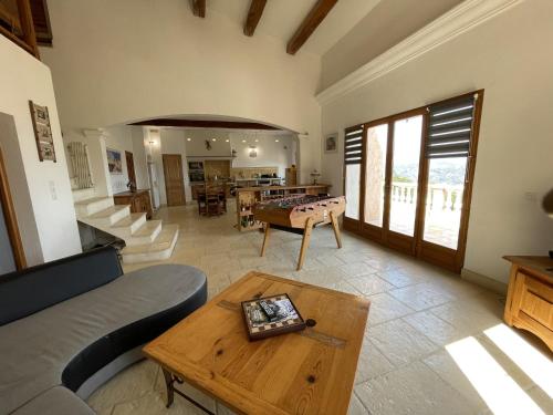 ห้องส่วนกลางสำหรับนั่งเล่น/ดูทีวี, Villa Umberto in กาโร