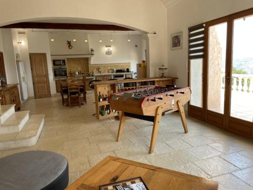 ห้องส่วนกลางสำหรับนั่งเล่น/ดูทีวี, Villa Umberto in กาโร