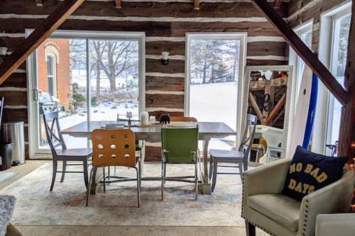 Létesítmények, A charming, rustic 150 year old Carriage House in Mono (ON)