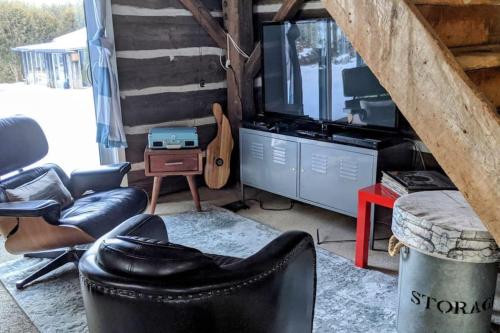 A charming, rustic 150 year old Carriage House 4