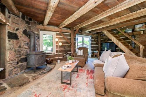 A Charming, Rustic 140-Year-Old Carriage House - Orangeville