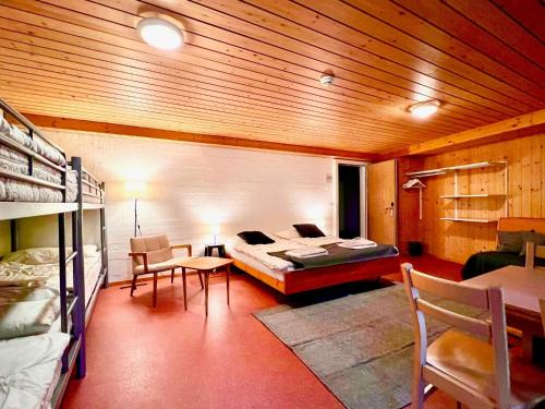Family & Mountain Lodge C'est la Vie Room Type - Family Room (6 Adults) with Shared Bathroom