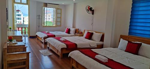 room detail thumbnail 2