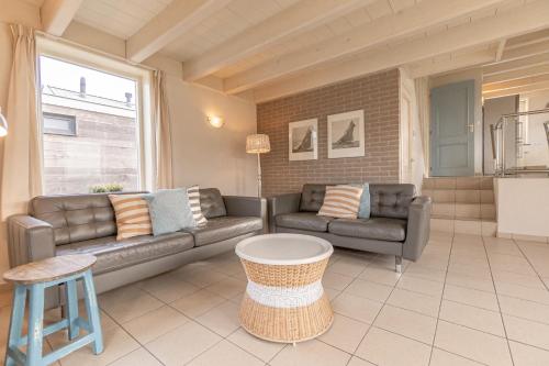 Παροχές, Op t land 25 in Κάλλανστονγκ