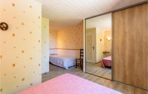 Pet Friendly Apartment in Saint-Crépin-et-Carlucet