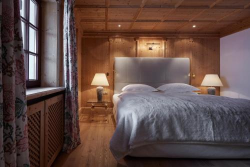1 king bed, 1 sofa bed
