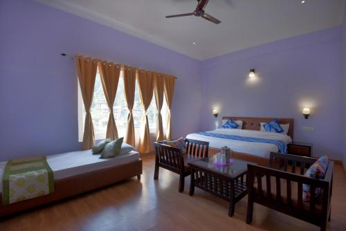 1 king bed, 1 twin bed